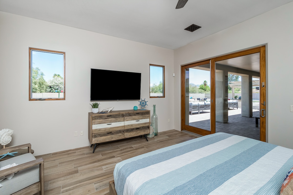 [Bedroom 2] The Surfer room, king bed with ensuite and walk-out to patio