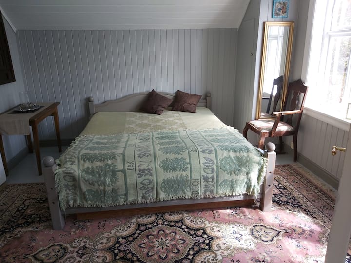 Soverom 1 180 cm seng