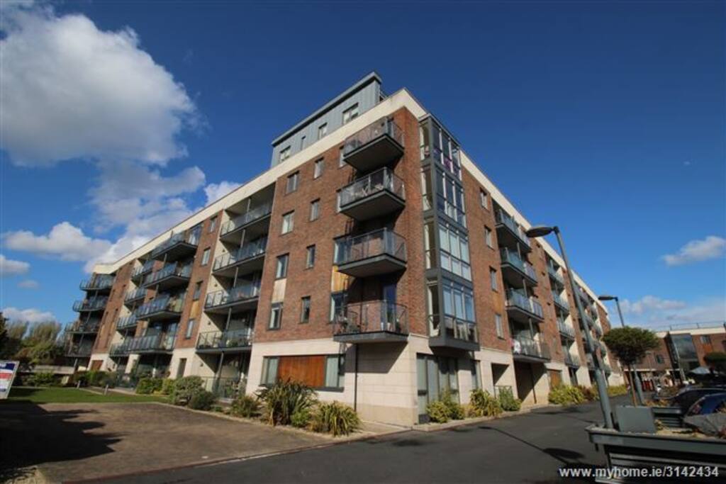 The apartment Complex - secure, well built in a quiet residential neighbourhood