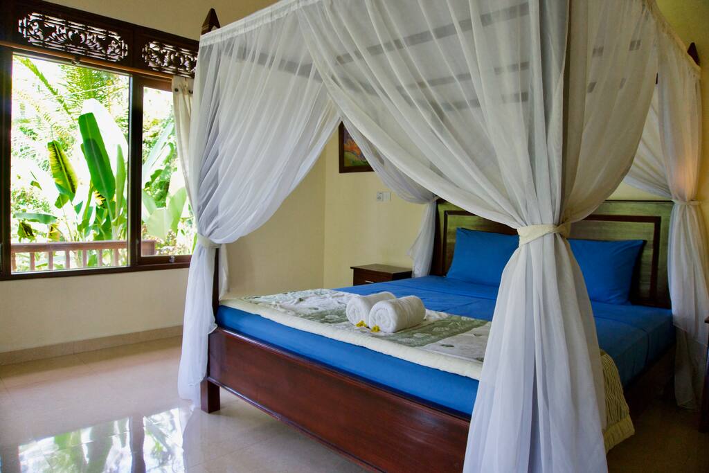 Double bedroom with fan