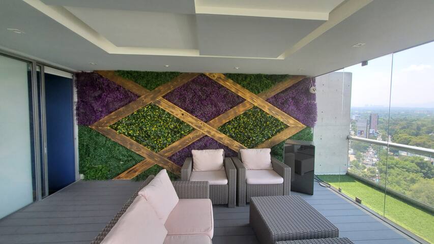 Luxury PH Incomparable View Roofgarden N Jacuzzi gallery image 4