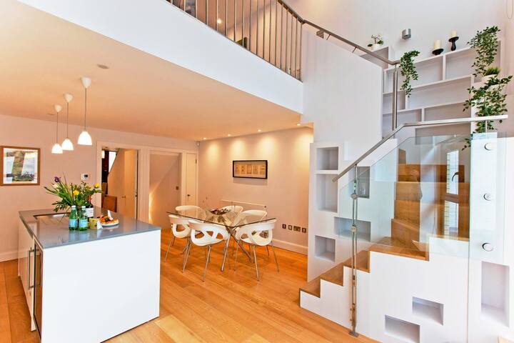 Beautiful Mews House in Marylebone gallery image 2