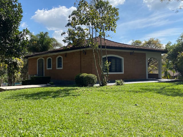 Entire home with 3 bedrooms in Sao Paulo - Chácara Paisaggio
Natureza dentro  de São Paulo