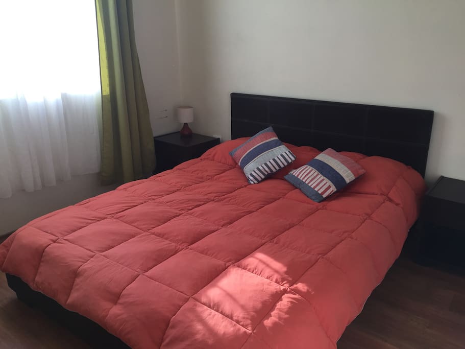 Dormitorio principal matrimonial.