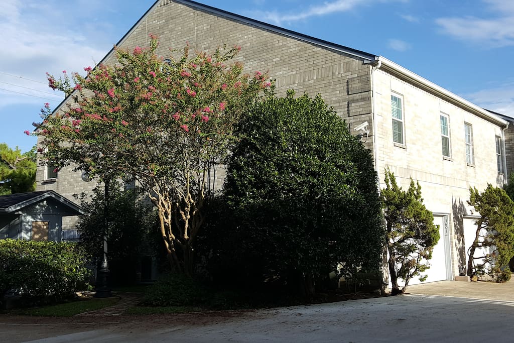 End unit, attached garage.