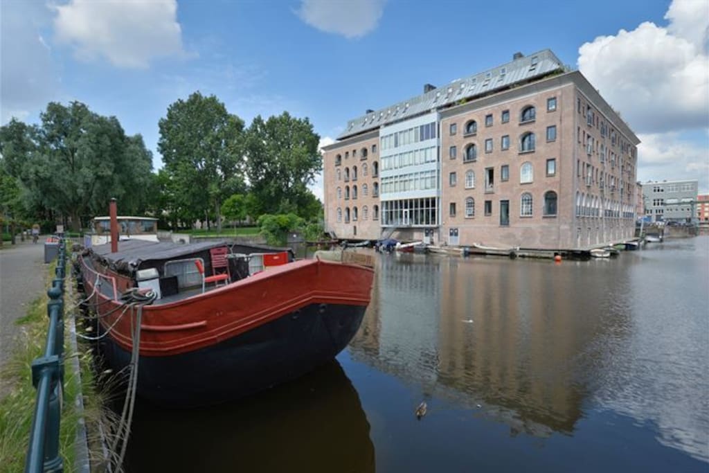 Our beautiful VOC warehouse appartment is on the 3rd floor on the right, overlooking the water