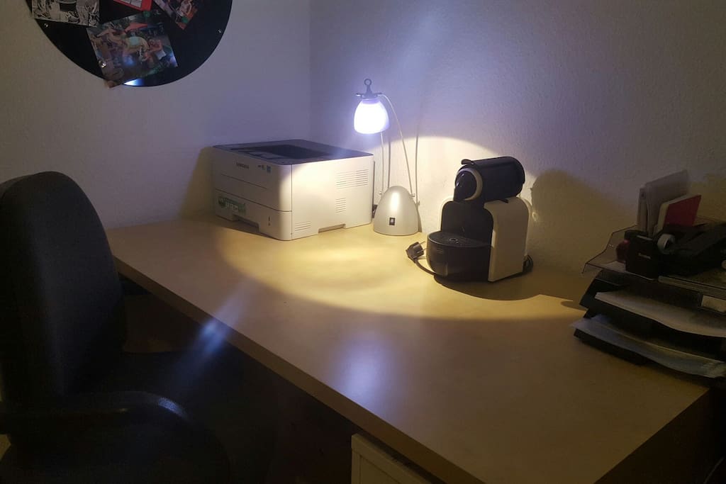 Your private room: desk with coffee machine (nespresso capsules not incl)
