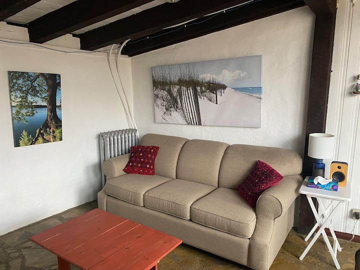 Haal queensize traagschuimmatras tevoorschijn.