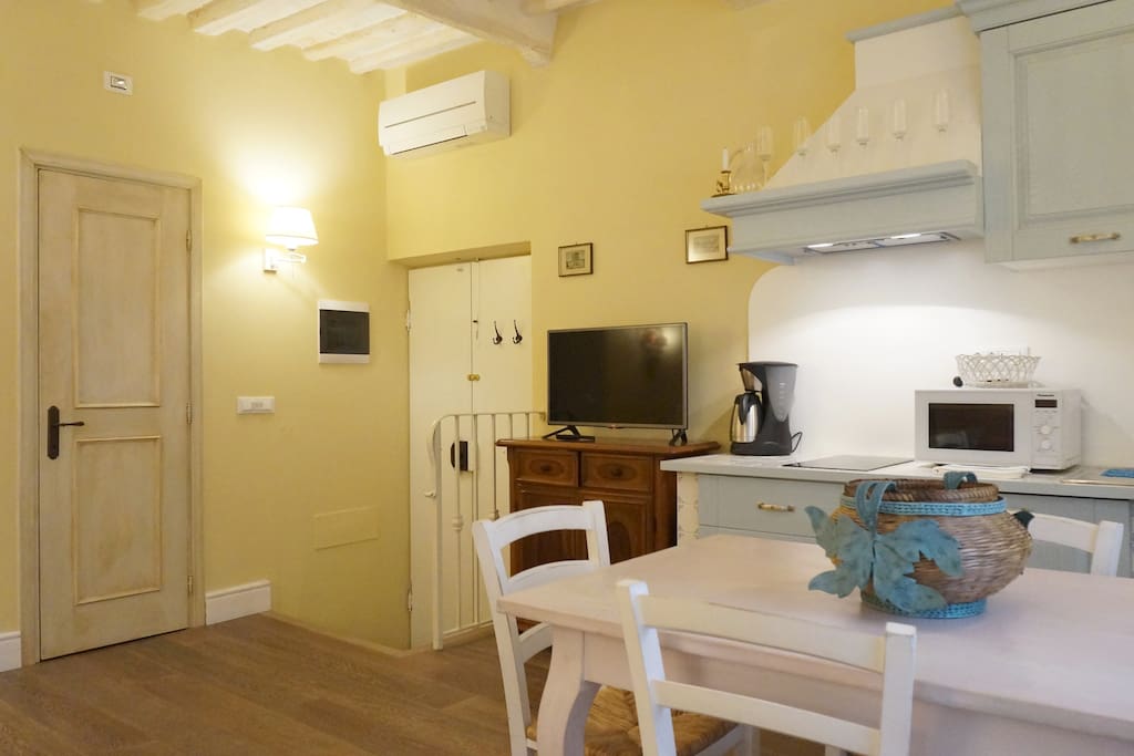 Livingroom with kitchenette