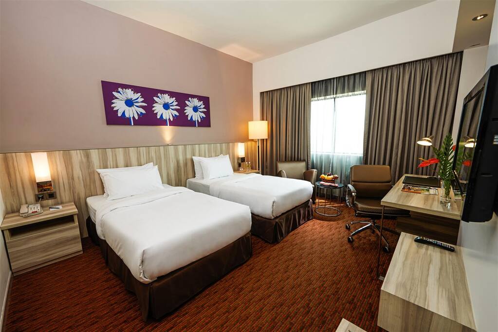 Deluxe Room
28sqm.High Speed Internet Access.Electronic Safe.Standing Shower