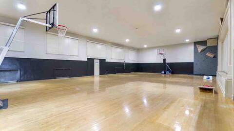 McKinley Mansion, Bball Gym sleeps 70, 13,000 sqft