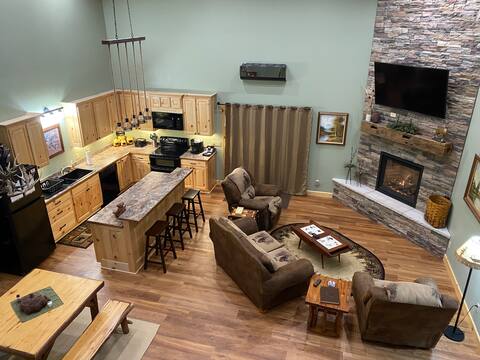 Bearfoot by the Lake a new spacious rustic house