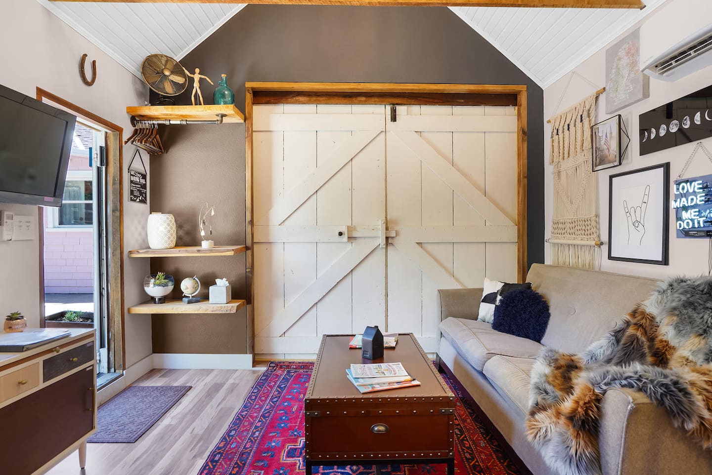 ✮Downtown Tiny House✮ ✓Fire Pit ✓Grill ✓Roku Tv