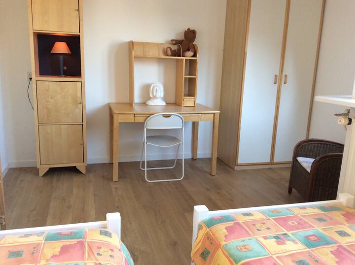 Prvé poschodie: spálňa 2, dve samostatné postele 90 cm x 200 cm 