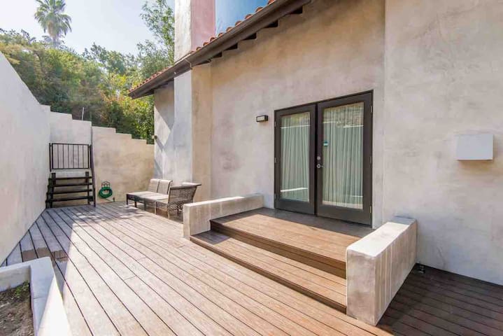 The HollyWoodland Family House gallery image 4