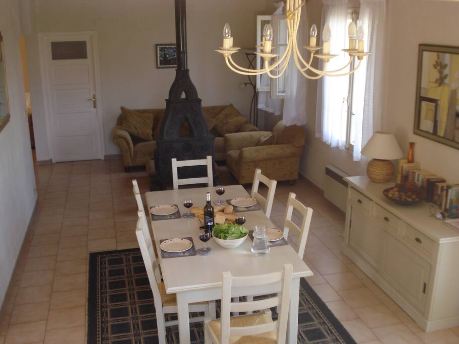 Open plan kitchen dining living area