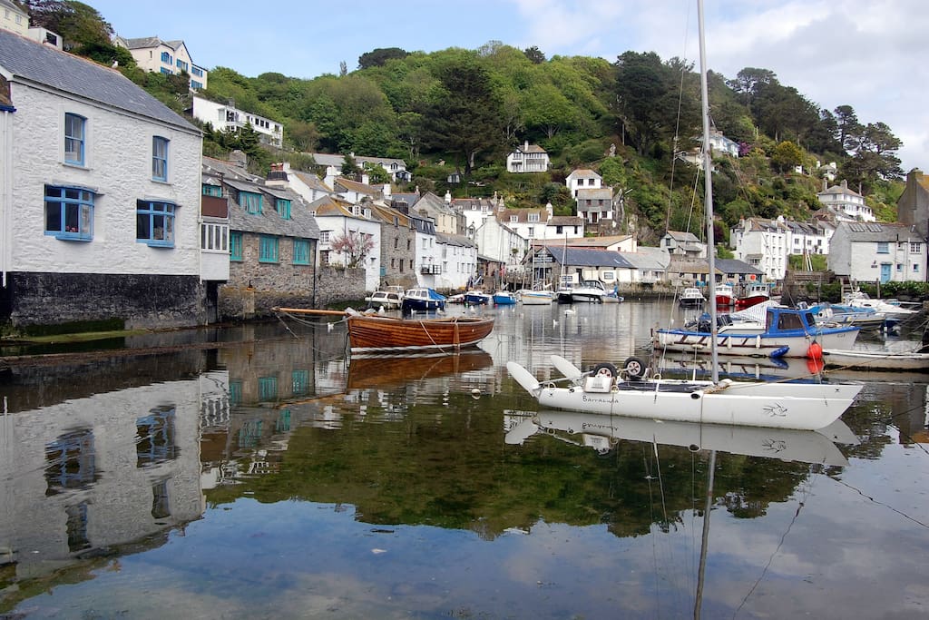 The traditional fishing village of Polperro is just 2 miles away