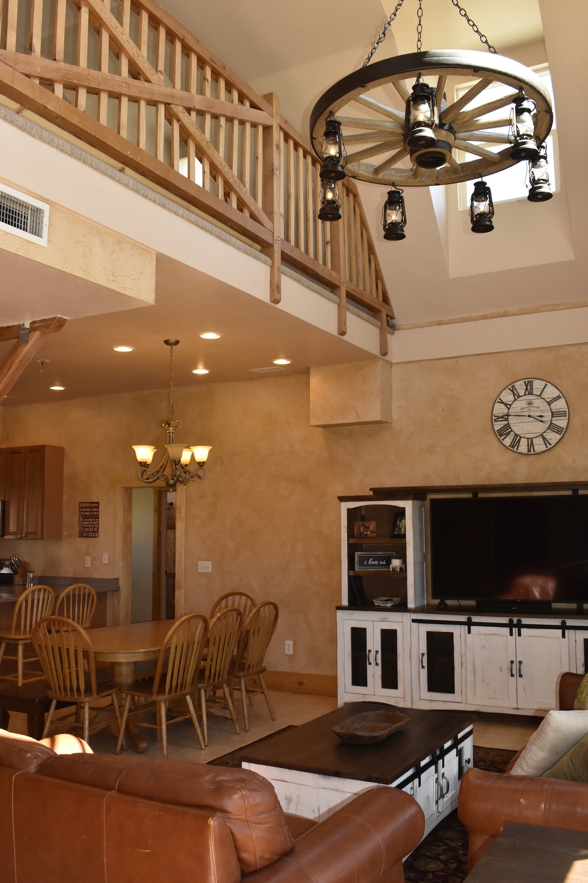 The Barn House - Houses for Rent in Kanab, Utah, United States - Airbnb, image size:1200x1800