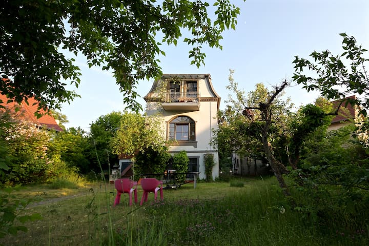 Kleine Villa mit Seeblick und Kamin