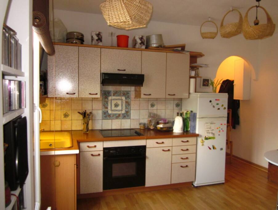 Belle cuisine équipée, spacieuse et fonctionnelle
