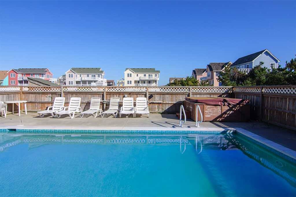 JR50: 400 Feet To The Beach | Pool Area