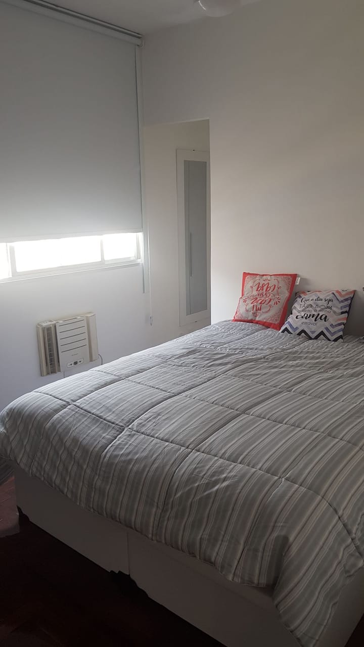 Room suite with a closet (air conditioning, ceiling fan and protection screen)