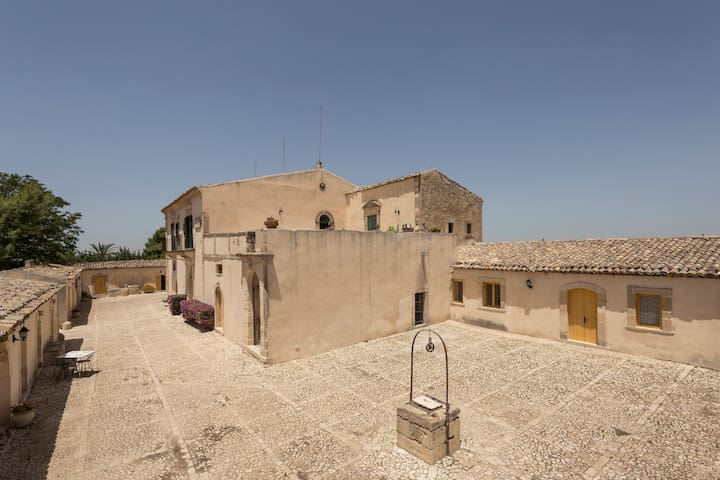 Airbnb® | SP 6 Km 6+700 - Vacation Rentals & Places to Stay - Sicilia, Italy