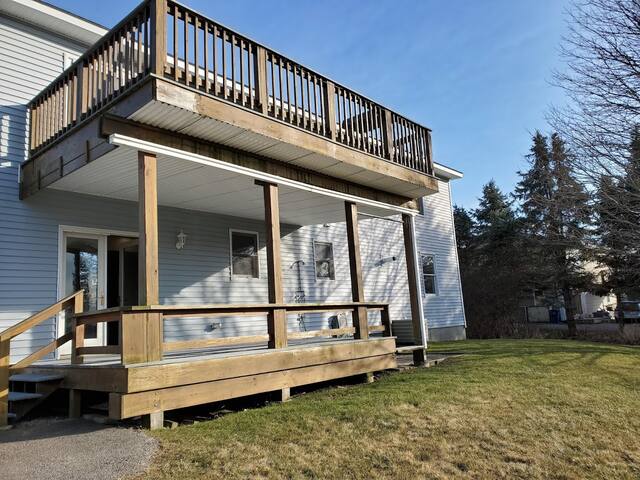 Sleeps 12, Air, 6 Beds, 2 Bath, Central Location!! gallery image 2