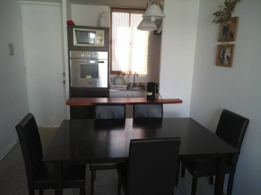 Comedor con cocina americana