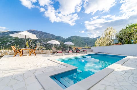 Holiday House Matković - Rural Villa with Pool