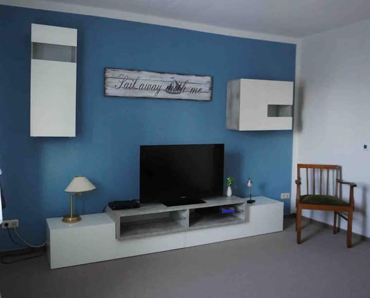 Sebule: kochi, televisheni na chaguo jingine la kulala katika kitanda cha kabati la kukunjwa (hadi kilo 100)