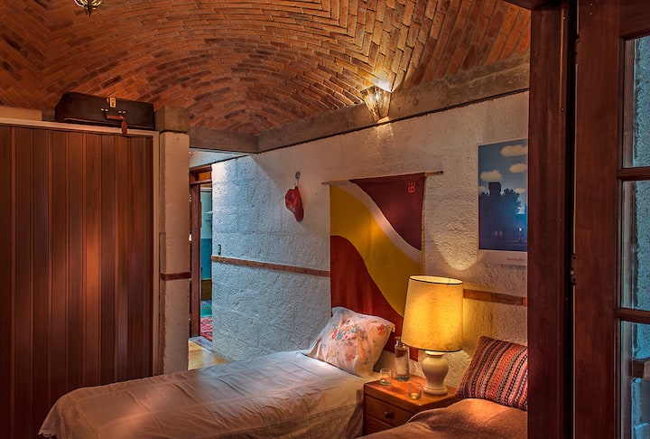 Chumba cha kulala chenye vitanda 2 vya mtu mmoja na bafu la kujitegemea