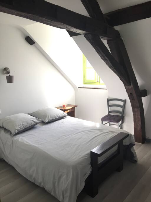 Chambre avec lit double