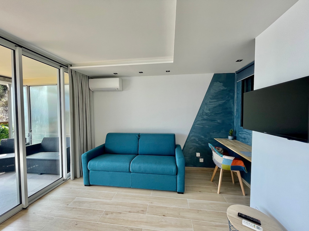 Popular Airbnb listing: Beautiful sea view, pool, private parking. in Cap D'ail