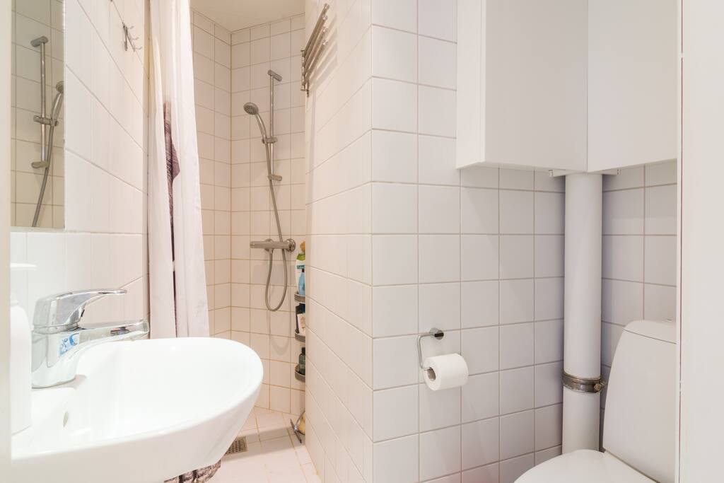 Toilet / shower