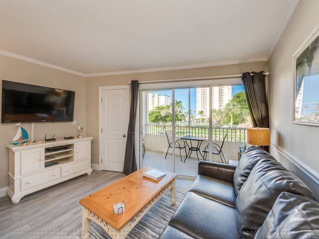 Marco Island South End 1 bed/1 bath Close to Beach