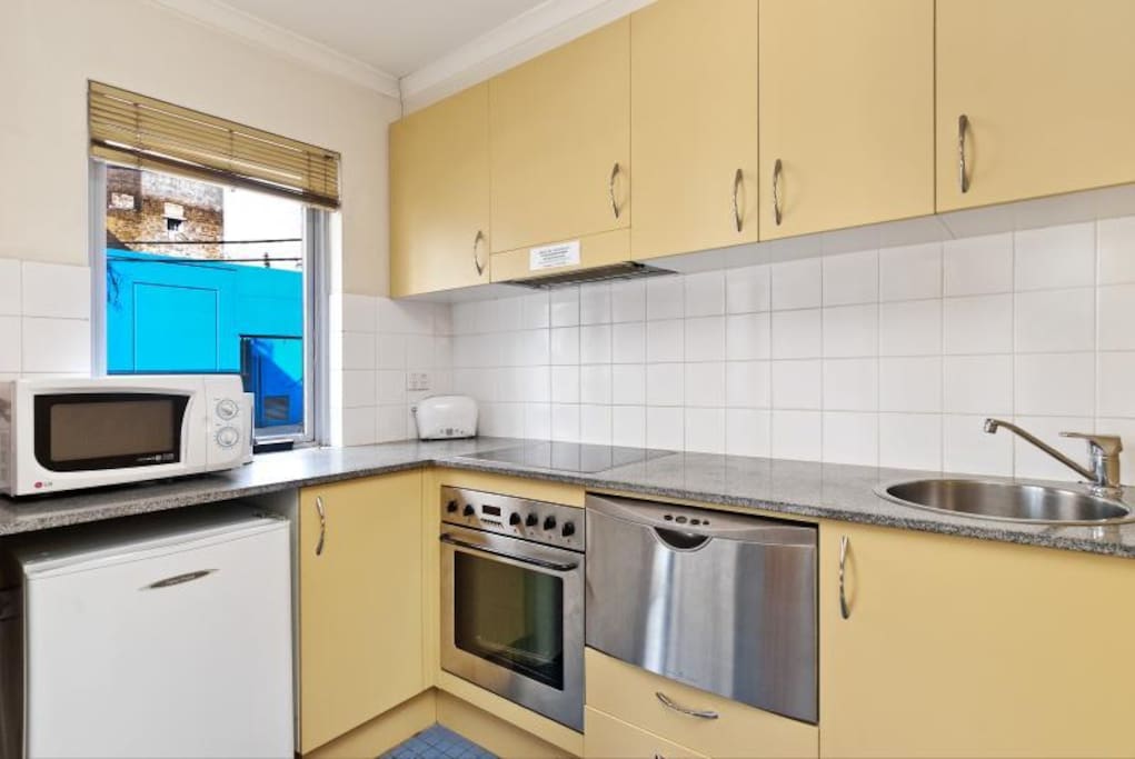 Full kitchen facilities with dishwasher