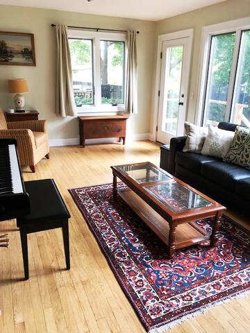 Quiet private room near UW Campus