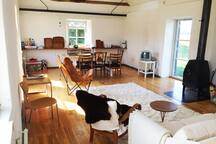 Limestone cottage close to beaches!