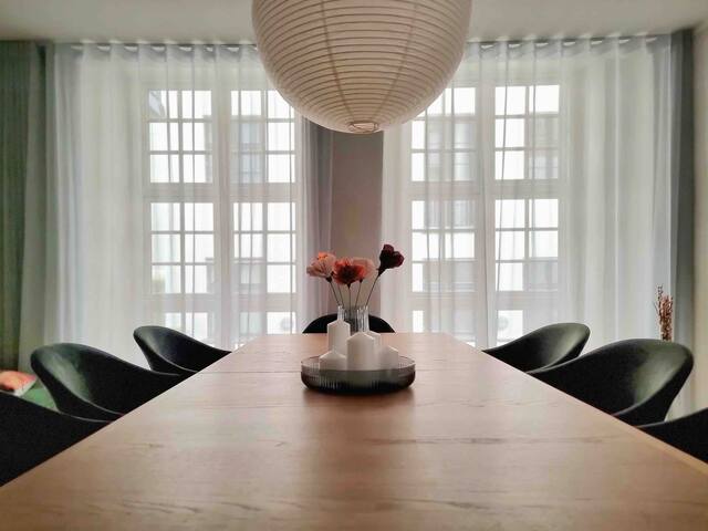 Luxury townhouse on 3 levels in the City Centre.! gallery image 4