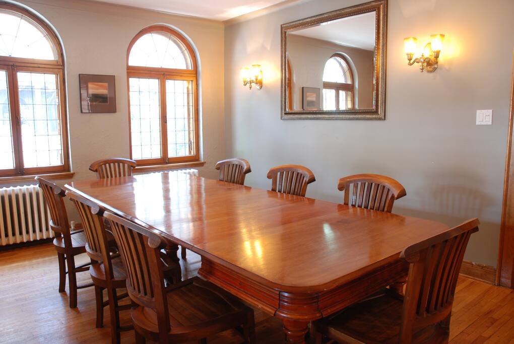 La table de salle à diner antique pour douze convives