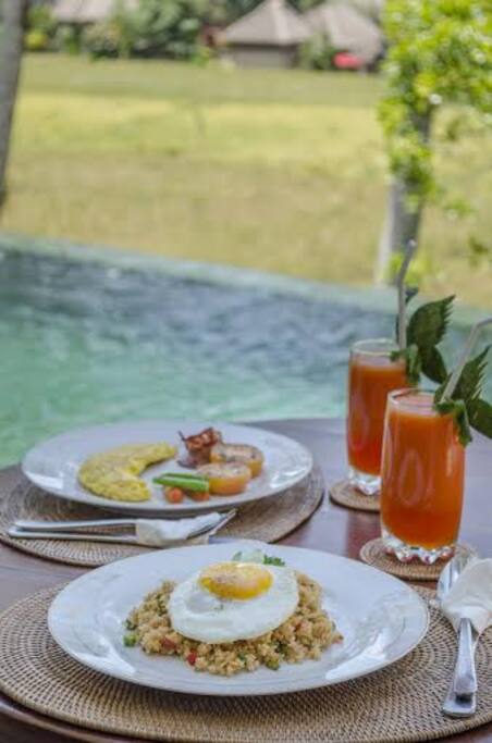 breakfast in the room pool side