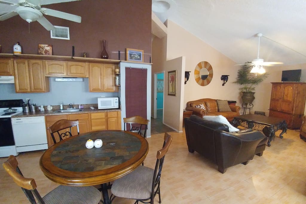 Spacious family room and kitchen vaulted ceilings