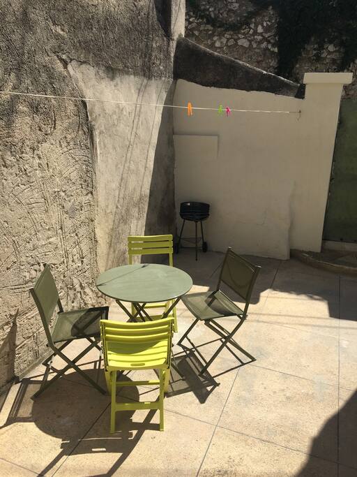 Extérieur privé pour manger et barbecue