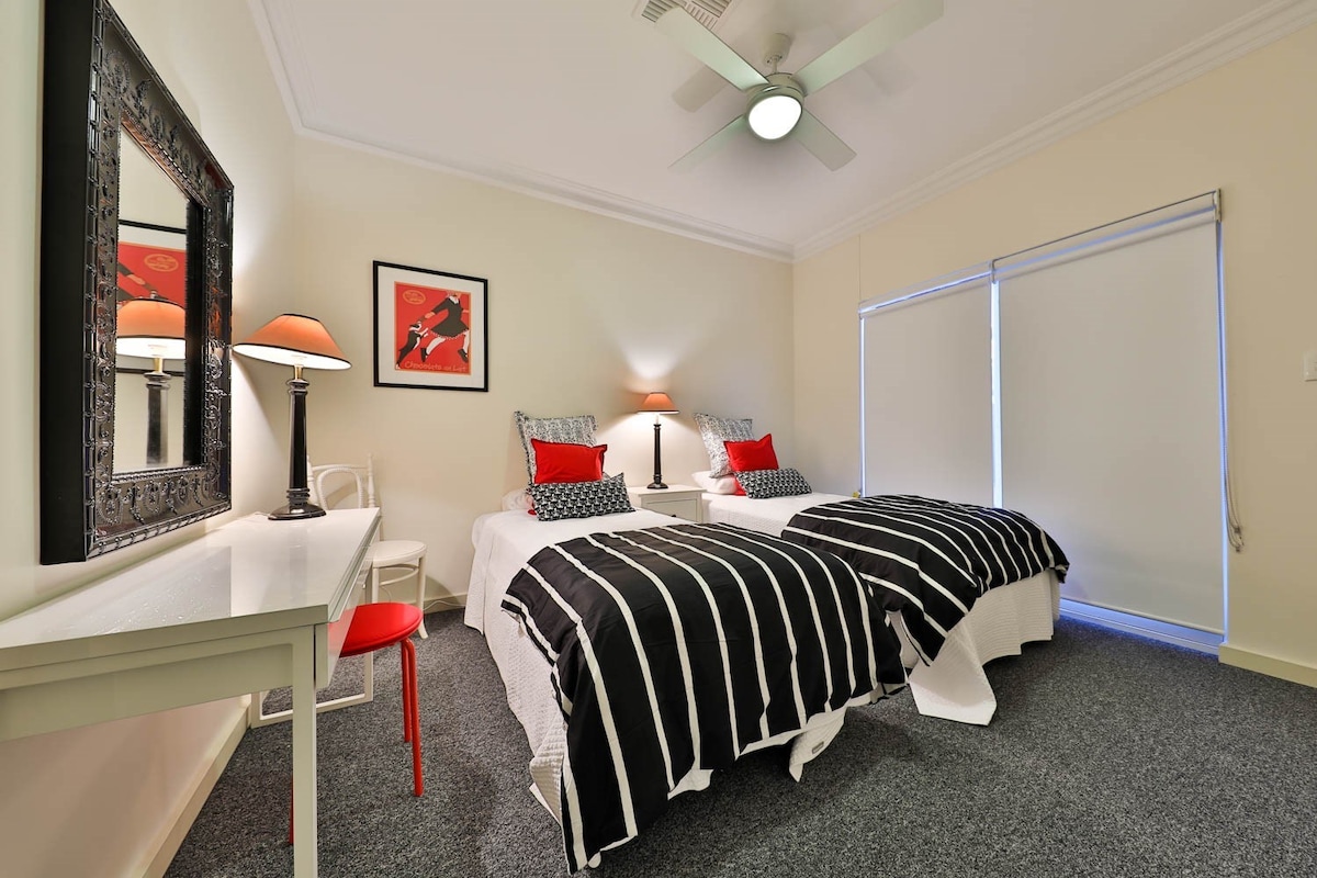 Dvojlôžko s manželskou posteľou King 