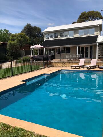 Mt Martha beach retreat with private heated pool gallery image 4