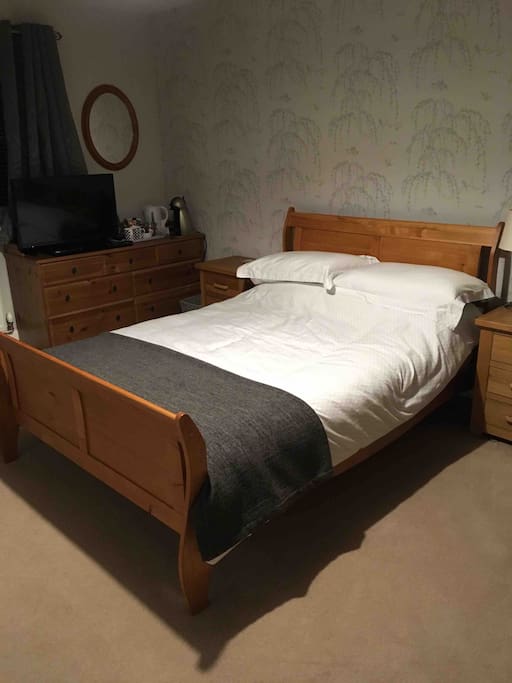 Spacious room with double bed, flat screen TV & Blue-Ray DVD player. Coffee & tea making facilities including Dolce Gusto coffee machine. Complimentary water, biscuits & chocolates.