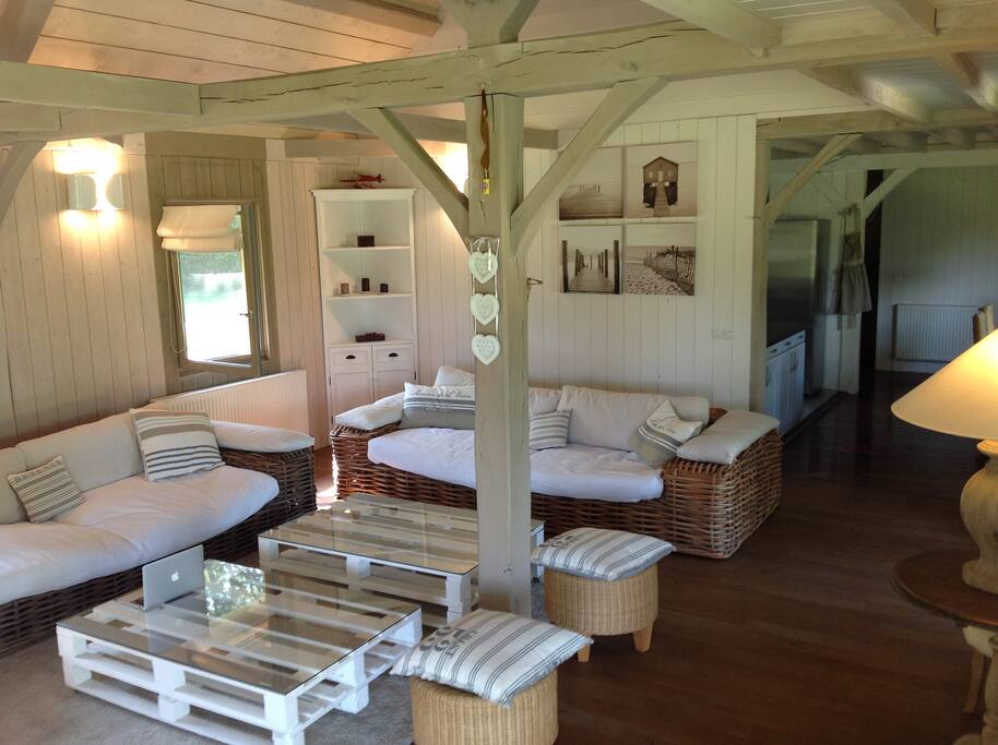 grand salon chaleureux