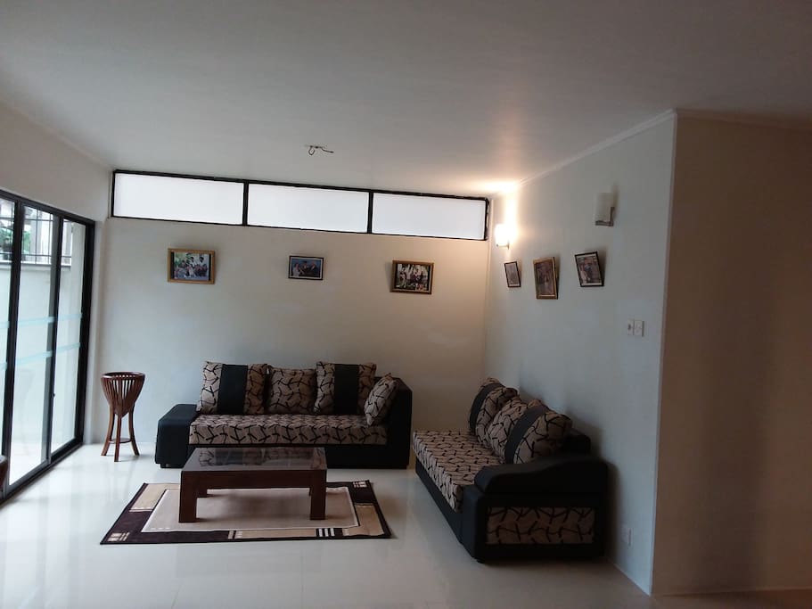 A Spacious Living Area - Ground Floor Level
