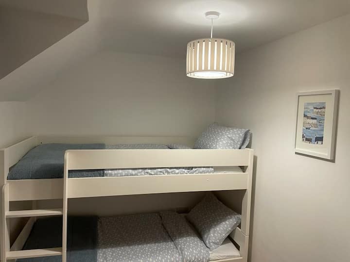 Cucheta para niños con cama extraíble. 